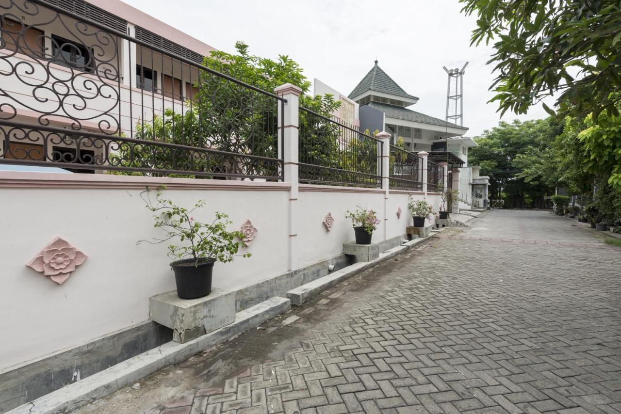 Hotel Koolkost Syariah Near Upn Veteran Medokanayu Exteriér fotografie